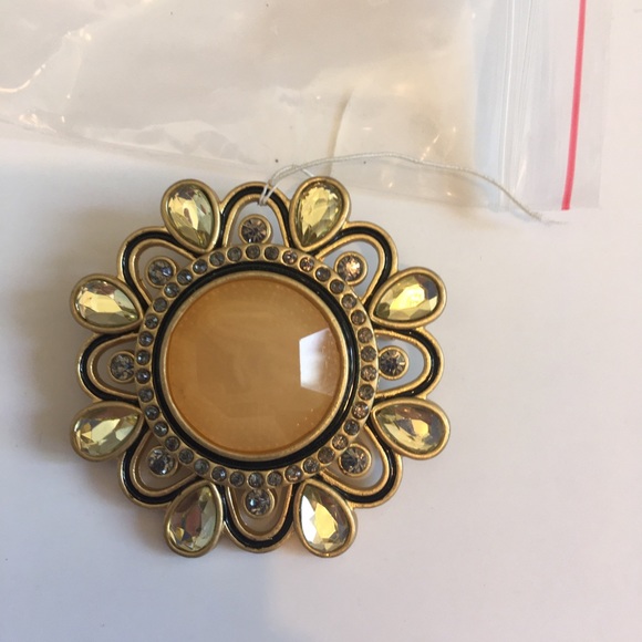 Lia Sophia Brooch - Picture 2 of 7